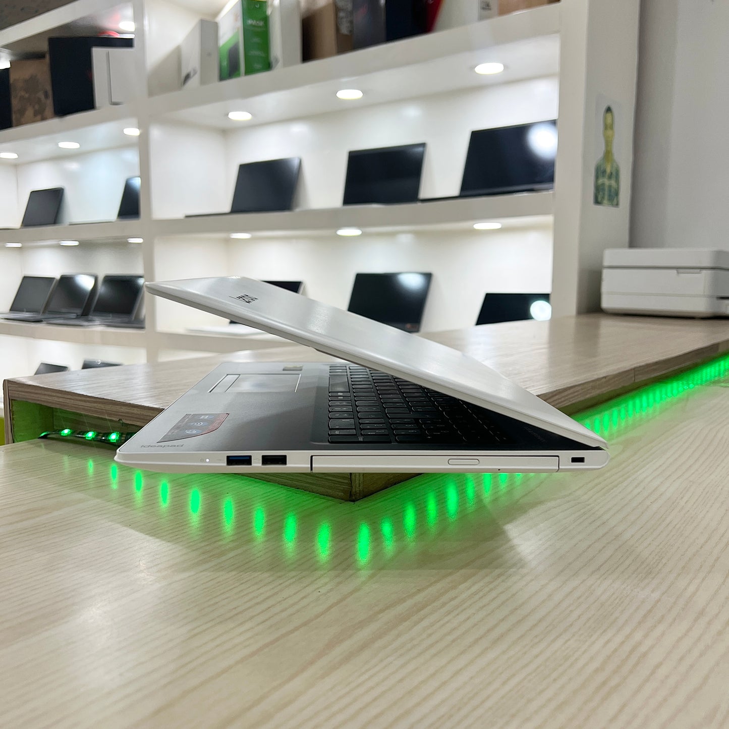 Mini Gamer Lenovo Ideapad-510-  Core i7-6ème Génération - GeForce 940MX 2Go dédiée - 08Go DDR4 - 256Go SSD - 15,6"