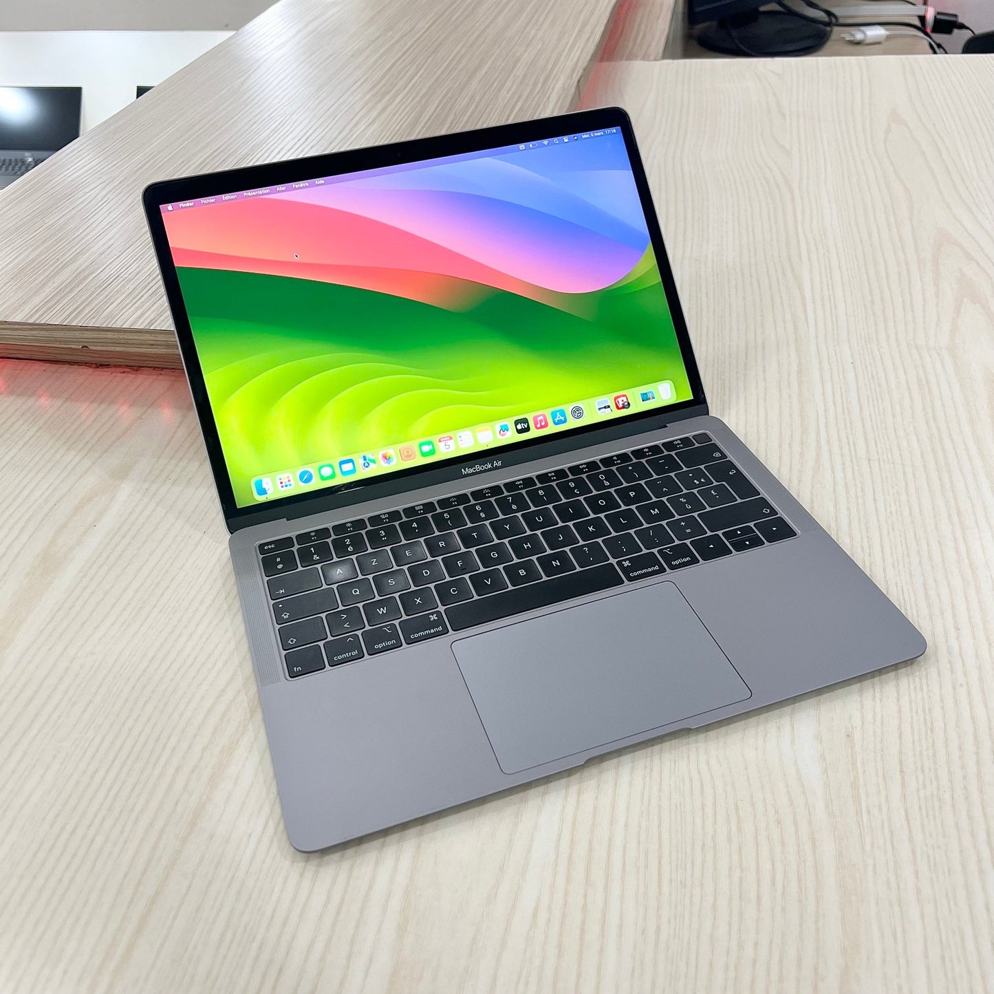 MacBook Air retina annee 2019 - Core i5 - 16Go DDR3- 256Go SSD - 13,3" 2,5K