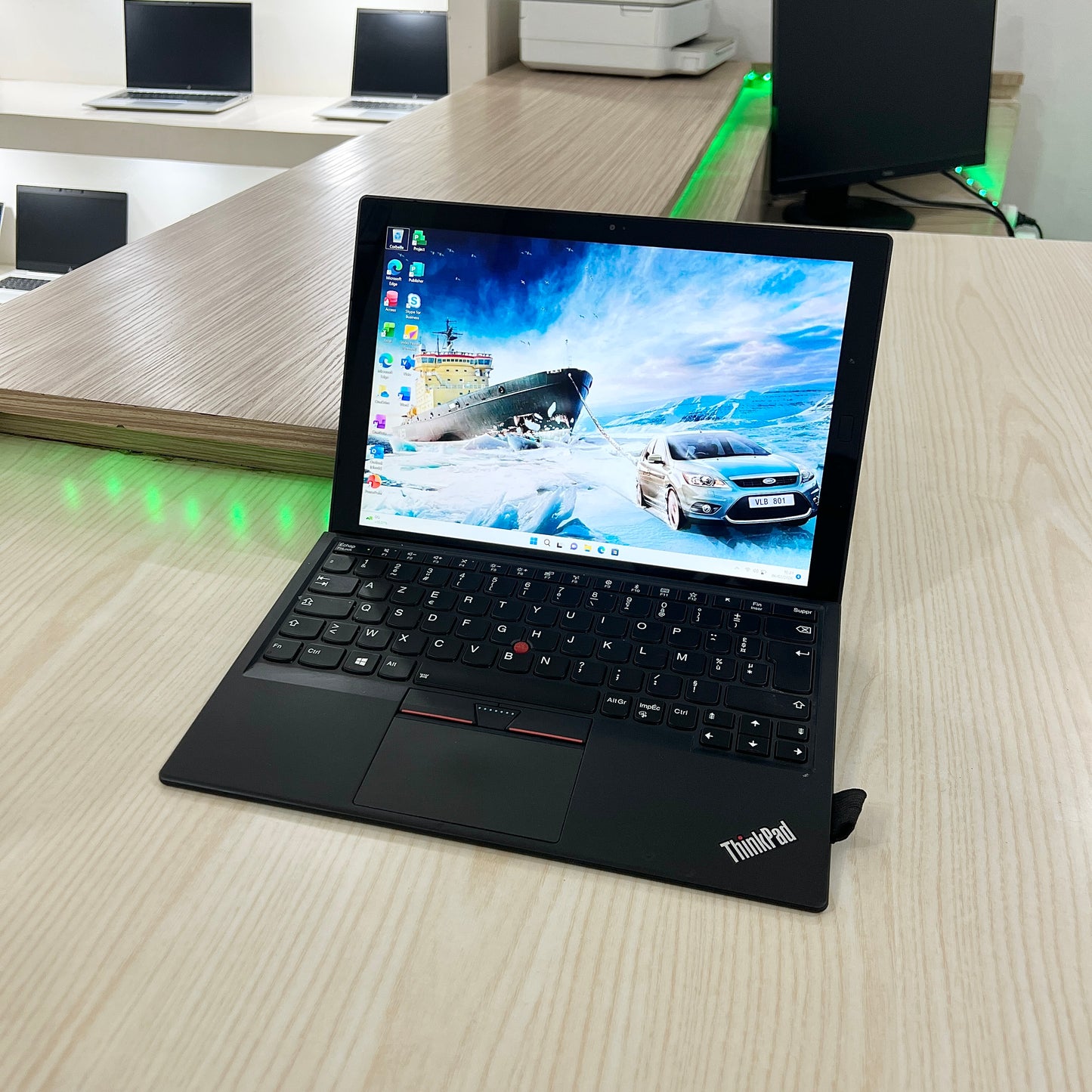 Lenovo Thinkpad 20JCS0H300- Intel core i5-7Y57 - 08Go DDR4 - 256Go SSD - 13,3" 2k tactile & détachable