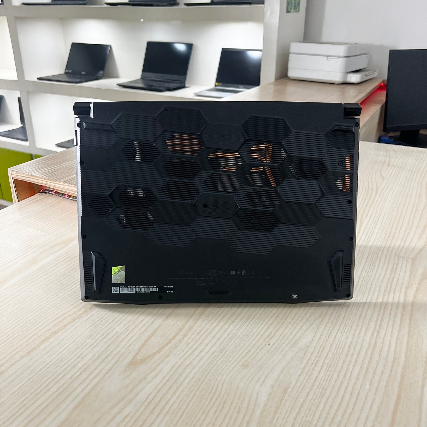 Gamer MSI PULSE 15 B13V
-  Core i7-13ème Génération - RTX 4070 8Go dédiée - 16Go DDR5 - 512Go SSD - 15,6"FHD 239Hz