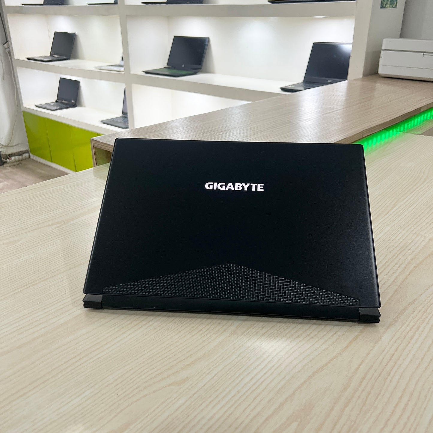 Gamer Aero 15 Classic-XA Core i7 9ᵉ Génération, RTX 2070 8Go dédiée, 16Go DDR4, 1 Téra SSD, 15,6" FHD 144Hz