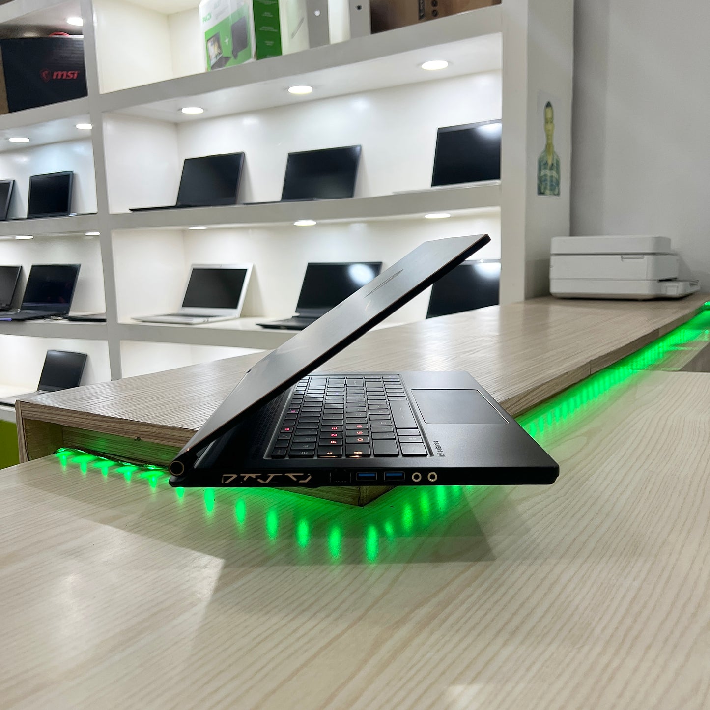 Gamer MSI GS65 stealth -  Core i7-9ème Génération - RTX 2060 6Go dédiée - 16Go DDR4 - 512Go SSD - 15,6"FHD 240Hz