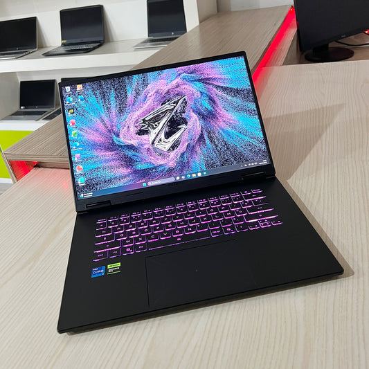 Gamer Gigabyte A16 CVH Core i7-13ème Génération RTX 5060 8Go, 16Go DDR5, 1 Téra SSD, 16" 165Hz