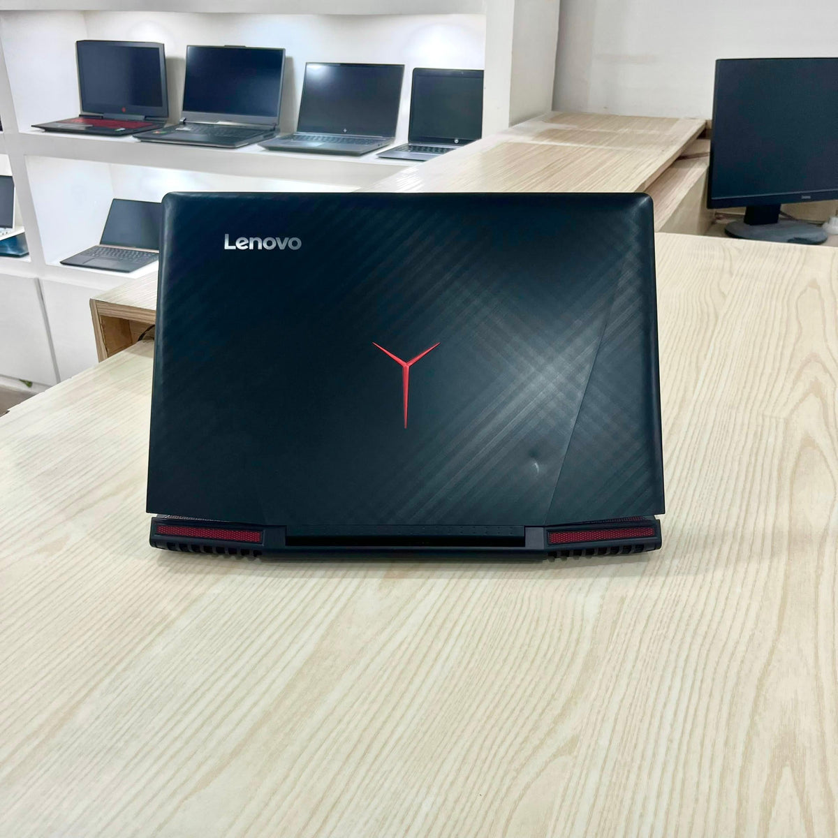 Lenovo Legion Y720 – i7 7ème génération / Nvidia GeForce GTX 1060 6Go dédiée/ 16Go RAM / 512Go SSD / ecran 15,6" FHD