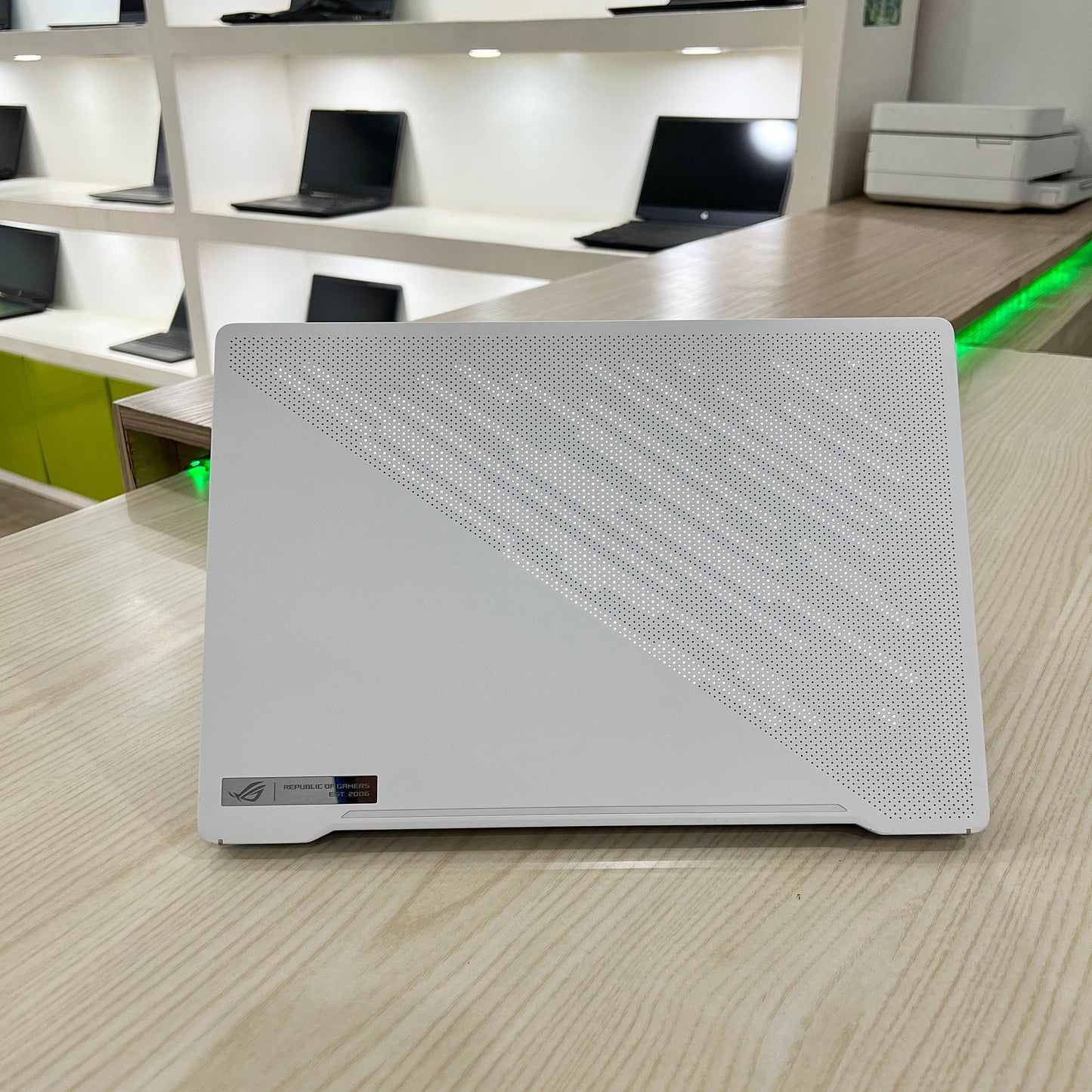 Gamer Asus Rog Zephyrus G14 GA401IU Amd Ryzen 7 4800HS (Core i7 10ème) Gén, GTX 1660 Ti 6Go dédiée, 16Go DDR4, 512Go SSD, 14" FHD