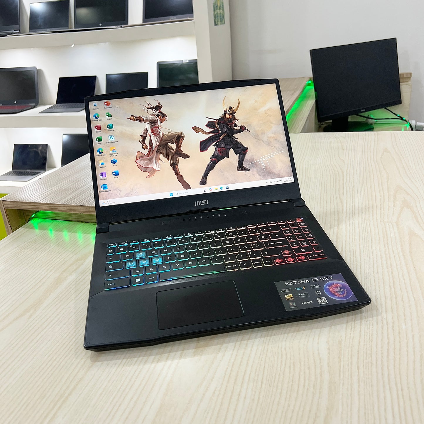 Gamer MSI Katana 15 B12VFK
-  Core i7-12ème Génération - RTX 4060 8Go dédiée - 16Go DDR5 - 512Go SSD - 15,6"FHD 144Hz