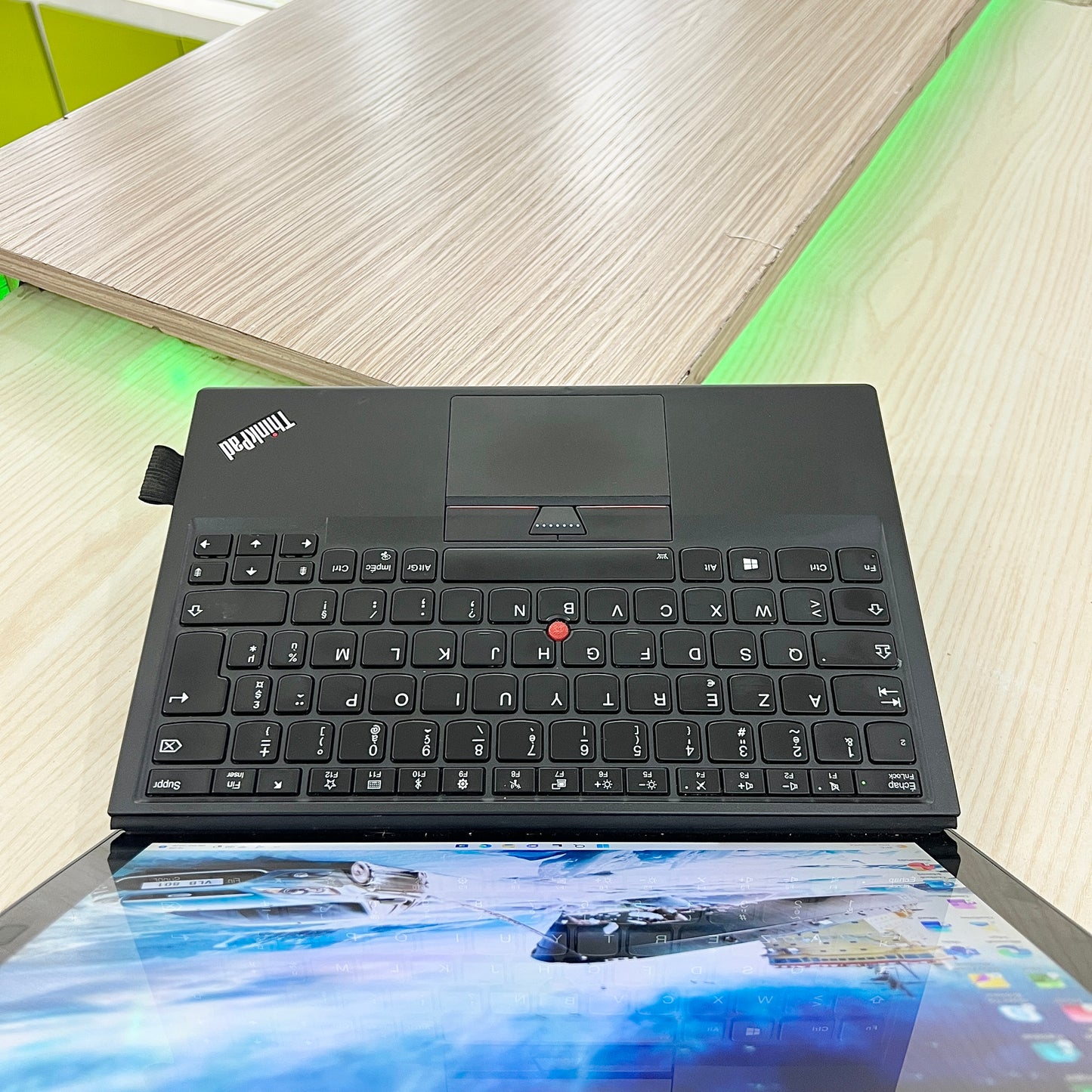 Lenovo Thinkpad 20JCS0H300- Intel core i5-7Y57 - 08Go DDR4 - 256Go SSD - 13,3" 2k tactile & détachable