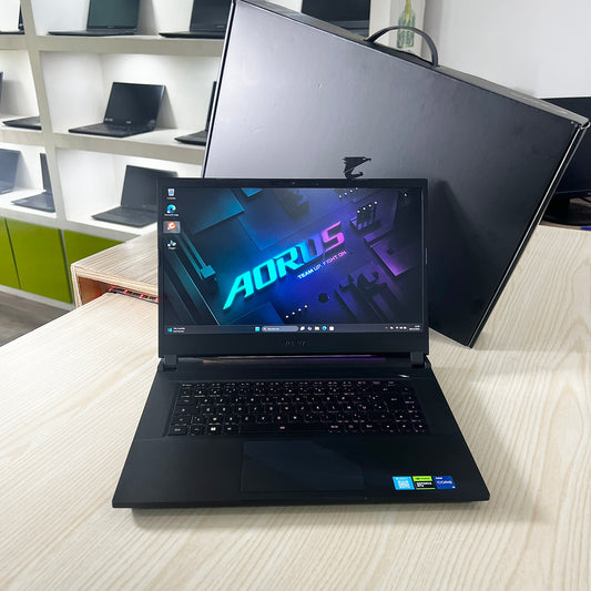 Gamer AORUS 15 9KF -  Core i5-12ème génération - NVIDIA GeForce RTX 4060 8Go dédiée - 08Go DDR5 - 512Go SSD - 15,6"FHD 240Hz