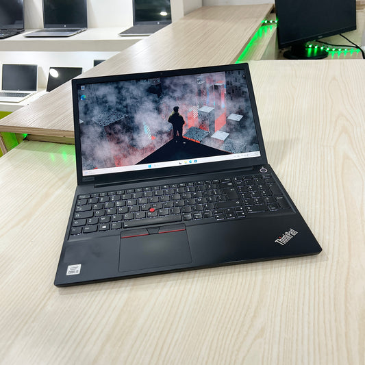 Lenovo ThinkPad E15 - Core i3-10ème génération - 256Go SSD - 08Go DDR4 - 15,6" FHD