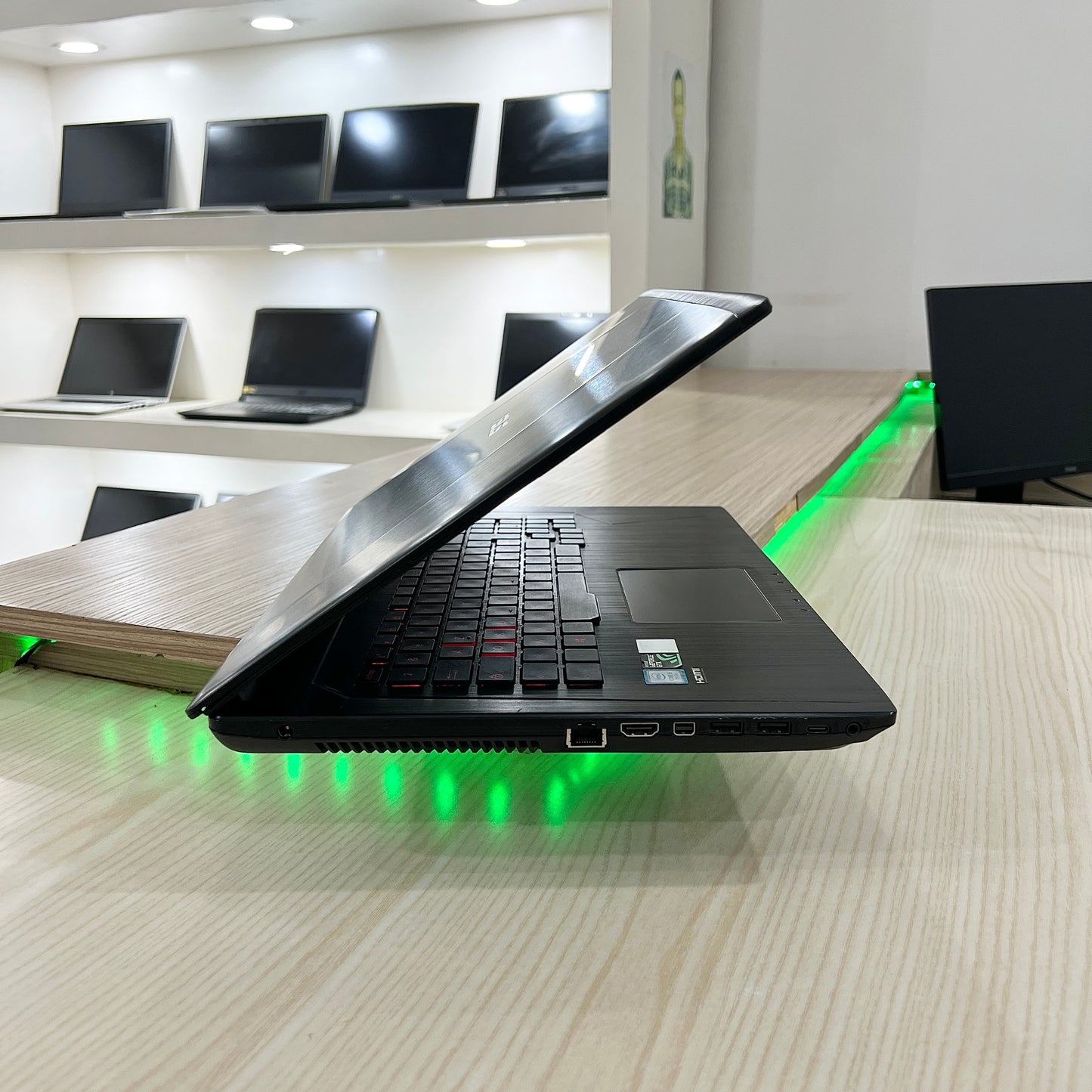 Gamer Asus GL753VD-  Core i5-7ème Génération - NVIDIA GeForce GTX 1050 4Go dédiée - 16Go DDR4 - 128Go SSD & 1 téra HDD - 15,6" FHD