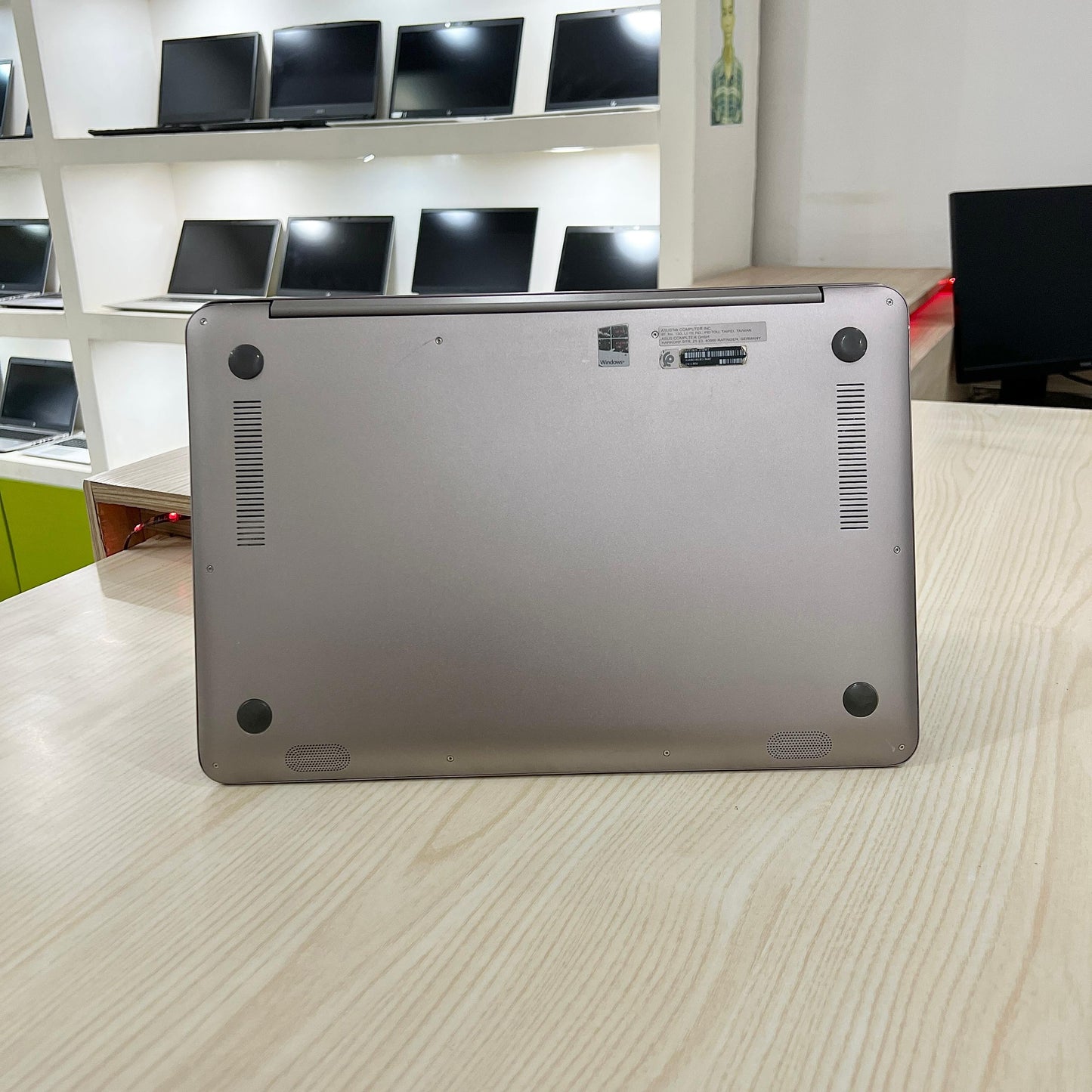 Mini Gamer asus UX510UXK-  Core i7-7ème Génération - GeForce MX950 2Go dédiée - 08Go DDR4 - 128Go SSD & 1 Téra HDD - 15,6" FHD