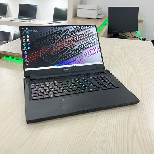 Gamer AORUS 17G XD Core i7-11ème Génération - RTX 3070 8Go dédiée - 32Go DDR4 - 512Go SSD - 17,3" 300Hz
