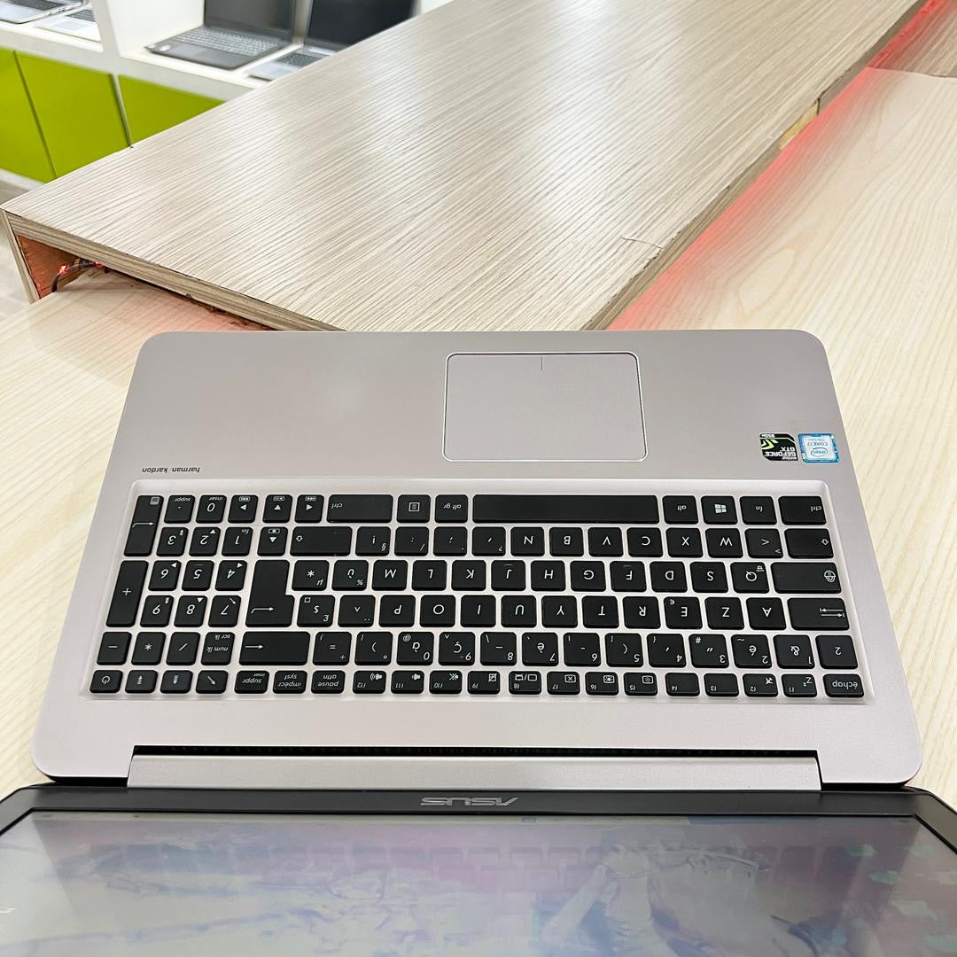 Mini Gamer asus UX510UXK-  Core i7-7ème Génération - GeForce MX950 2Go dédiée - 08Go DDR4 - 128Go SSD & 1 Téra HDD - 15,6" FHD