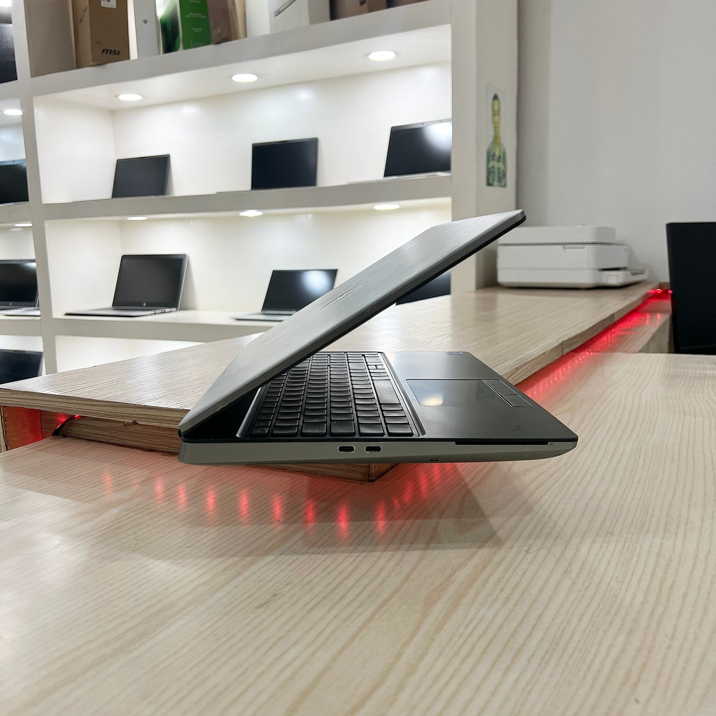 Gamer Dell Précision 7560
-  Core i7-11ème Génération - NVIDIA T1200 4Go dédiée - 32Go DDR4 - 512Go SSD - 15,6"FHD