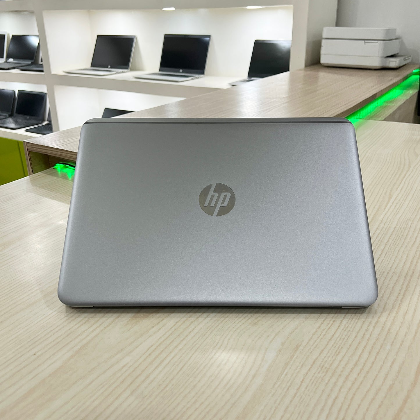 HP EliteBook Folio 1040 - Core i5-6ème - 8Go DDR4 - 256Go SSD - 14" FHD