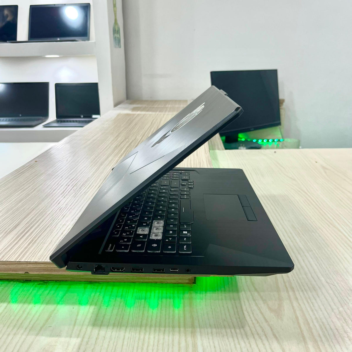 Asus TUF A17 FA706ICB – AMD Ryzen 5-4600H (i5 10ème gén) / Nvidia GeForce RTX 3050 4Go dédiée/ 16Go RAM / 512Go SSD / ecran 17" FHD 144Hz