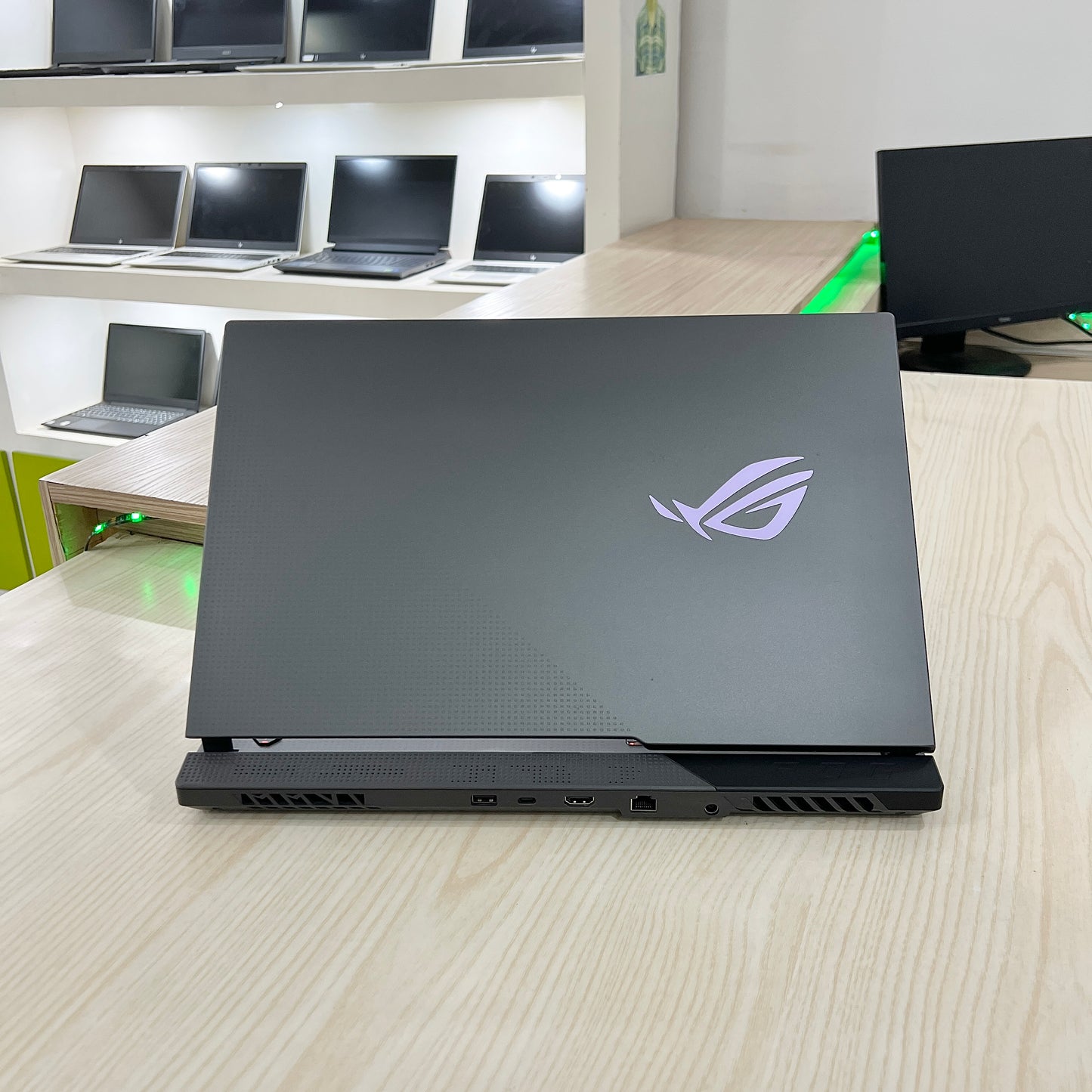 Gamer Asus Rog Strix G713IE-  Amd Ryzen 7 4800H (core i7-10ème génération) - RTX 3050 Ti 4Go dédiée - 16Go DDR4 - 512 SSD - 17,3"FHD 144Hz