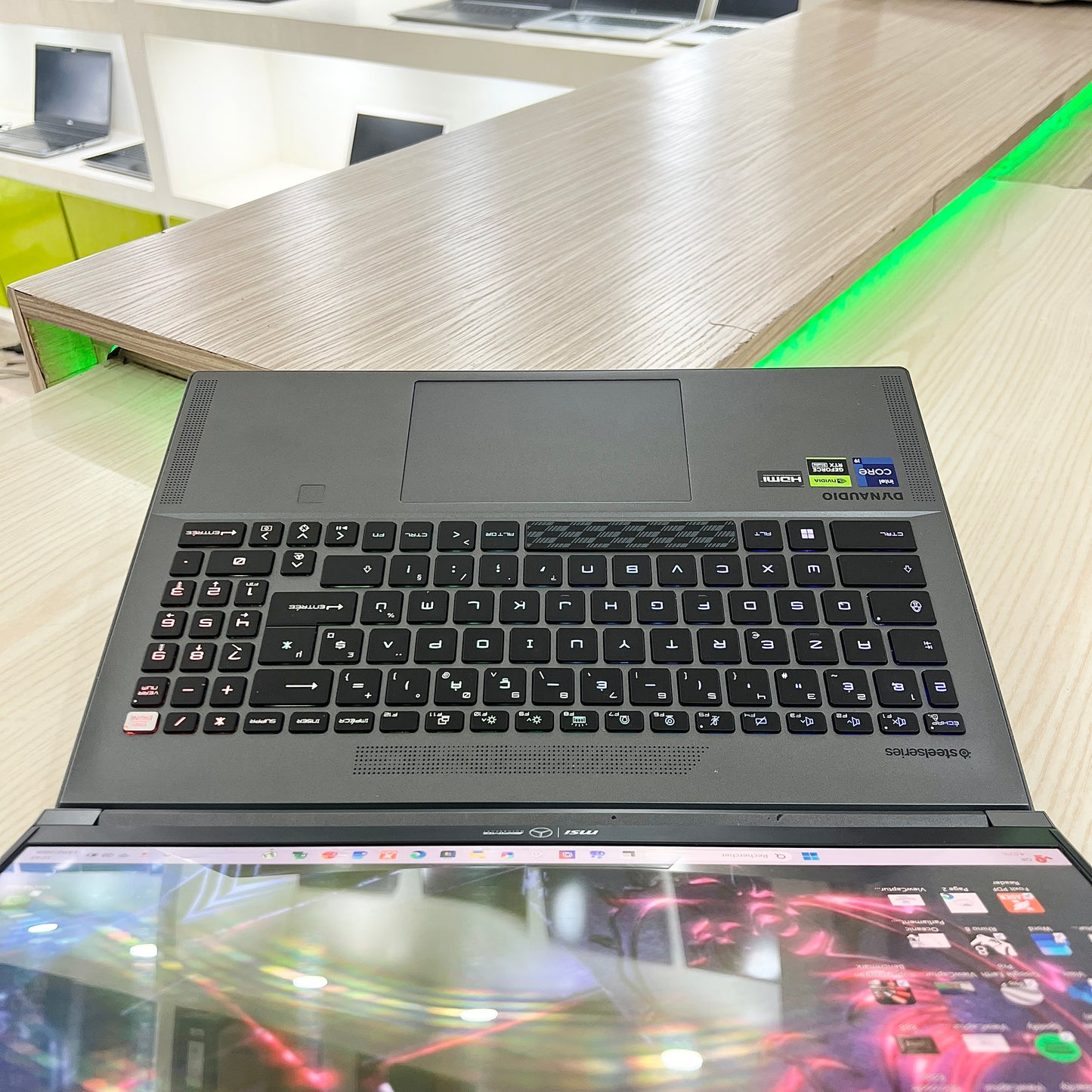 Gamer MSI Stealth 16 MercedesAMG A13VF -  Core i9-13ème Génération - RTX 4060 8Go dédiée - 32Go DDR5 - 2 Téra SSD - 16" OLED 4K