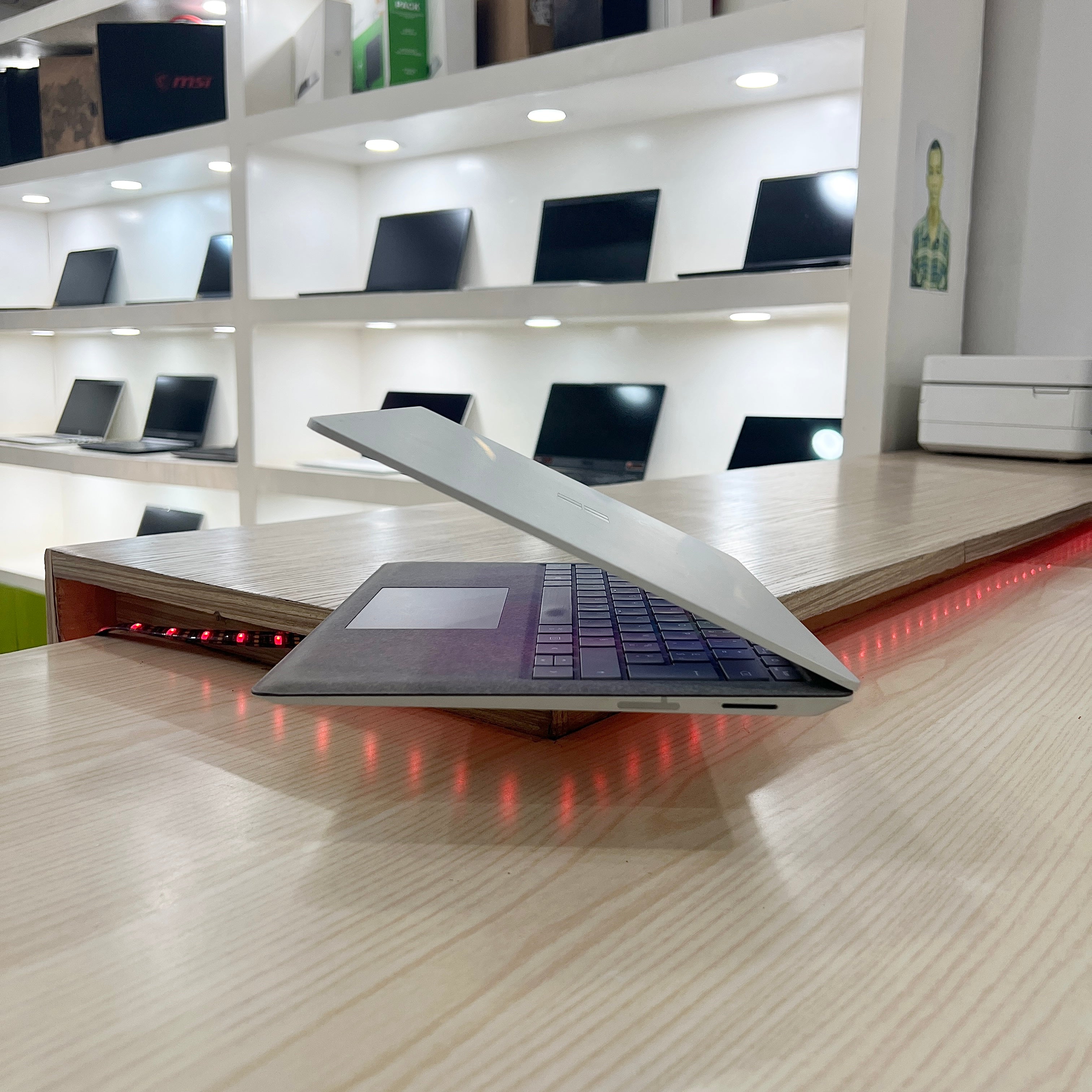 Microsoft Surface laptop- core i5-7ème - 08Go DDR4 - 256Go SSD - 13,5