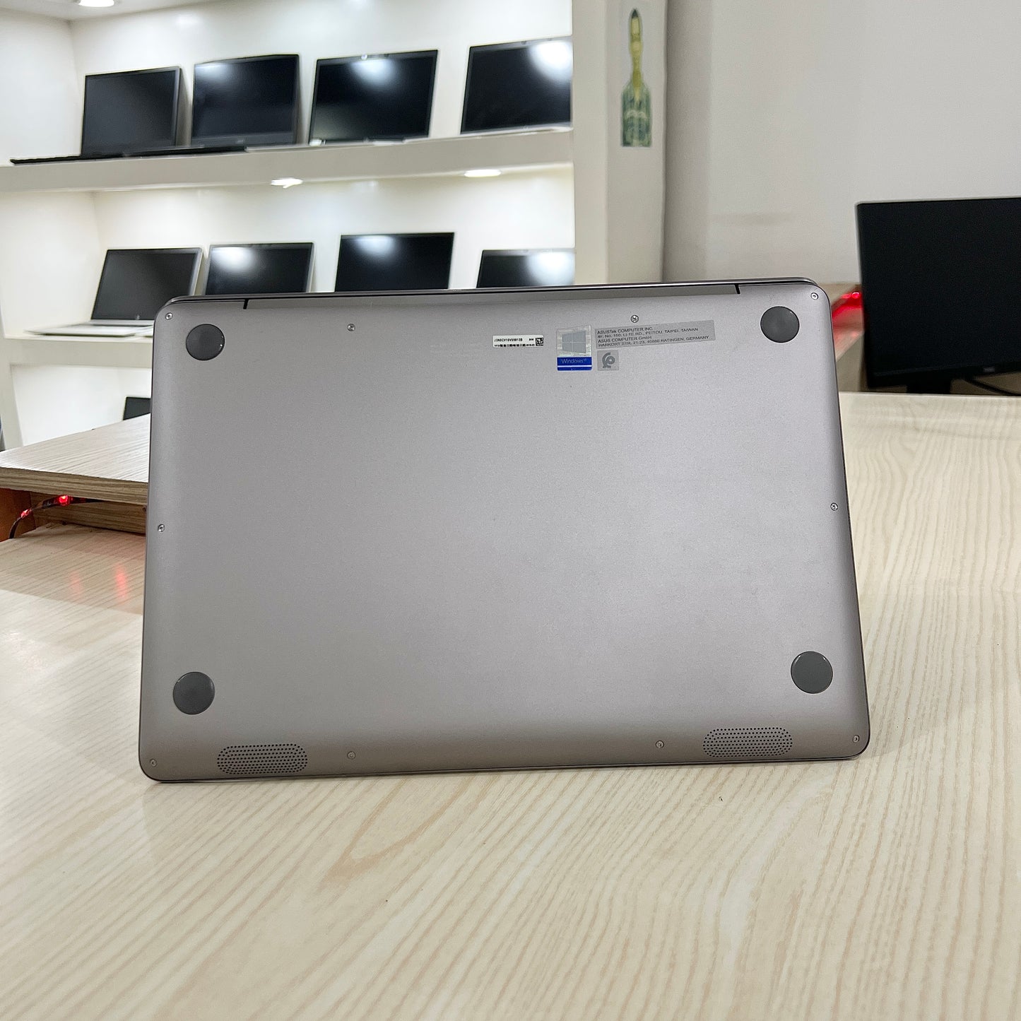 Mini Gamer Asus Zenbook 14-  Core i7-8ème Génération - GeForce MX130 2Go dédiée - 08Go DDR4 - 128Go SSD & 1 Téra HDD - 14" FHD