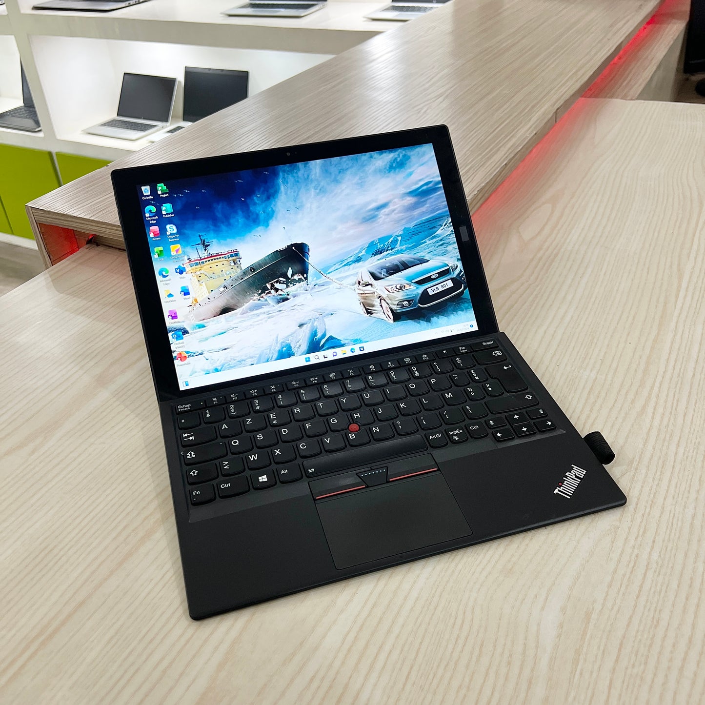 Lenovo Thinkpad 20JCS0H300- Intel core i5-7Y57 - 08Go DDR4 - 256Go SSD - 13,3" 2k tactile & détachable