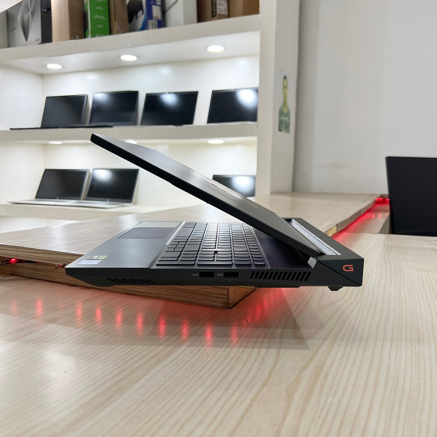 Gamer Dell G15 5530 - Core i7-13ème Génération - RTX 4060 8Go dédiée - 16Go DDR4 - 1 Téra SSD - 15,6" 240Hz