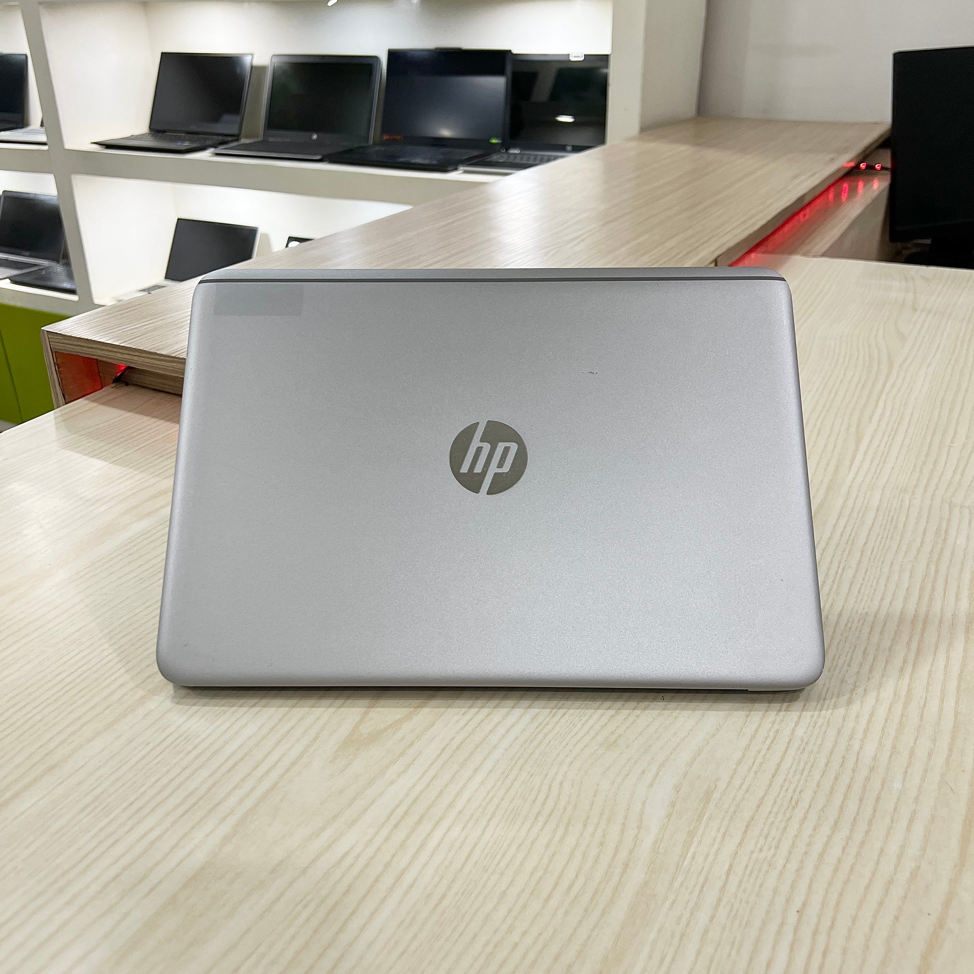 HP EliteBook folio 1040 G3 - Core i5-6ème - 08Go DDR4 - 256Go SSD - 14" FHD - Mon Ordi