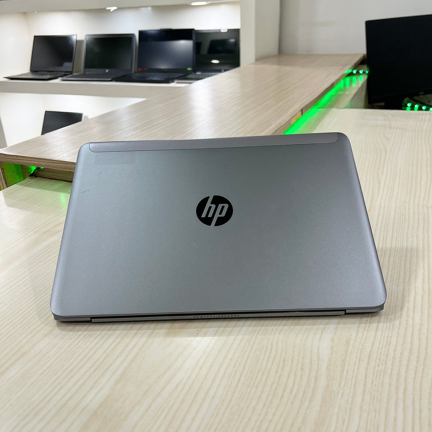 HP EliteBook folio 1040 G2  - Core i5-5ème - 08Go DDR3 - 256Go SSD - 14" FHD
