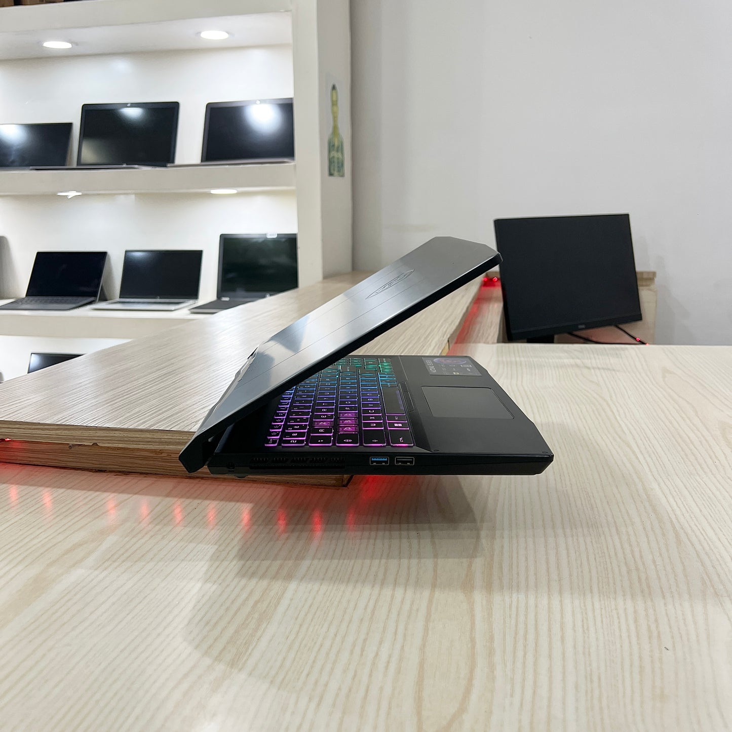 Gamer MSI Katana 15 B12VFK
-  Core i7-12ème Génération - RTX 4060 8Go dédiée - 16Go DDR5 - 512Go SSD - 15,6"FHD 144Hz