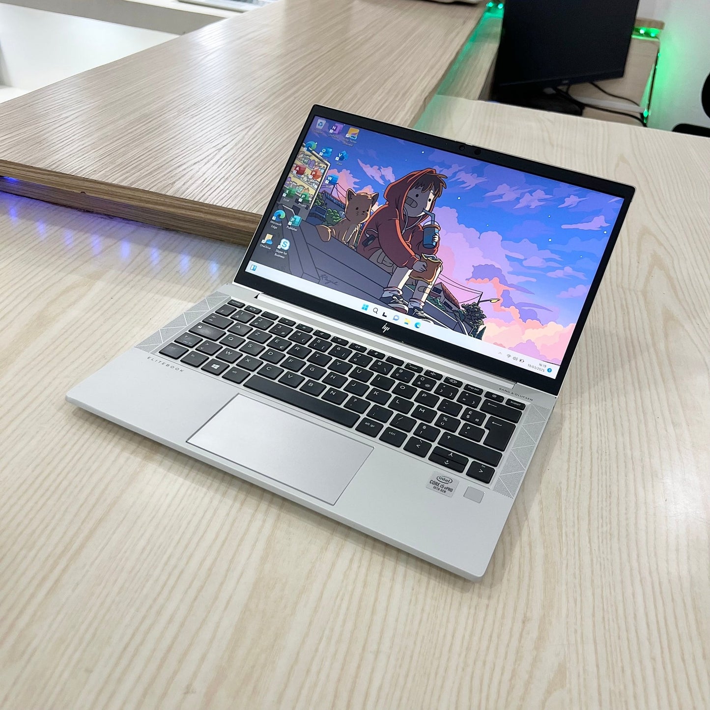 Hp elitebook 830 G7 - core i5-10ème génération- 256Go SSD - 16Go DDR4 - 13,3" FHD Tactile