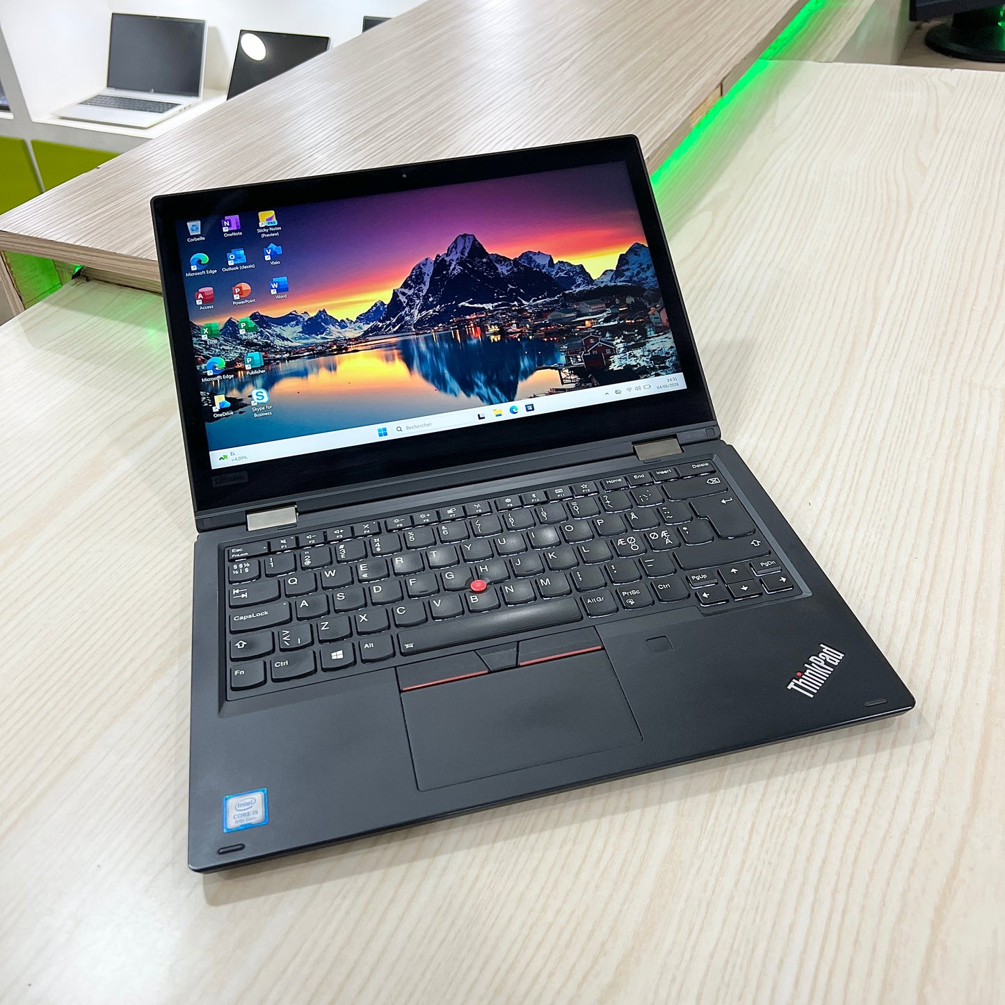 Lenovo ThinkPad L380 Yoga 
- Core i5-8ème génération - 256Go SSD - 08Go DDR4 - 13,3" FHD Tactile & pliable 350°