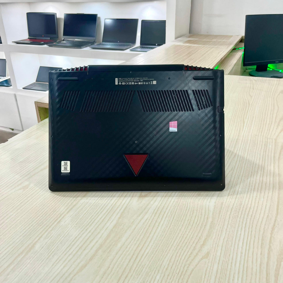 Lenovo Legion Y720 – i7 7ème génération / Nvidia GeForce GTX 1060 6Go dédiée/ 16Go RAM / 512Go SSD / ecran 15,6" FHD