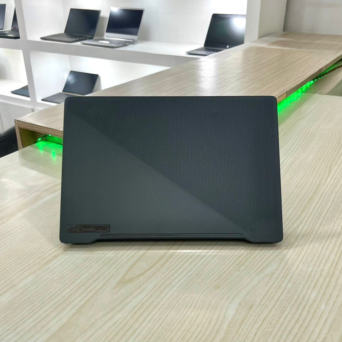 Gamer Asus Rog Zephyrus G14 GA401IV Amd Ryzen 7 4800HS (Core i7 10ème) Gén, GTX 2070 6Go dédiée, 16Go DDR4, 1 Téra SSD, 14" FHD