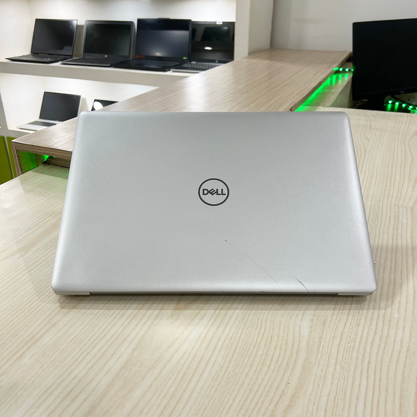 Dell latitude 5570- Core i5-8ème génération - 256Go SSD - 08Go DDR4 - 15,6" FHD