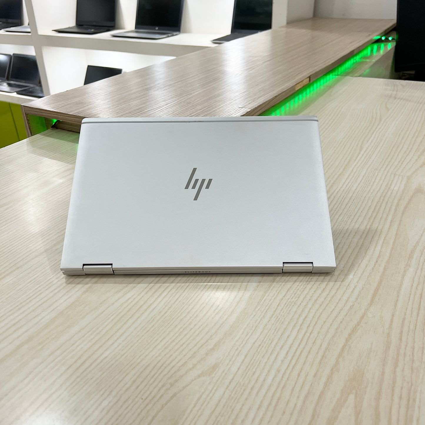 HP EliteBook x360 1030 G3 - Core i5-8ème - 08Go DDR4 - 512Go SSD - 13,3" FHD Tactile & pliable à 360°