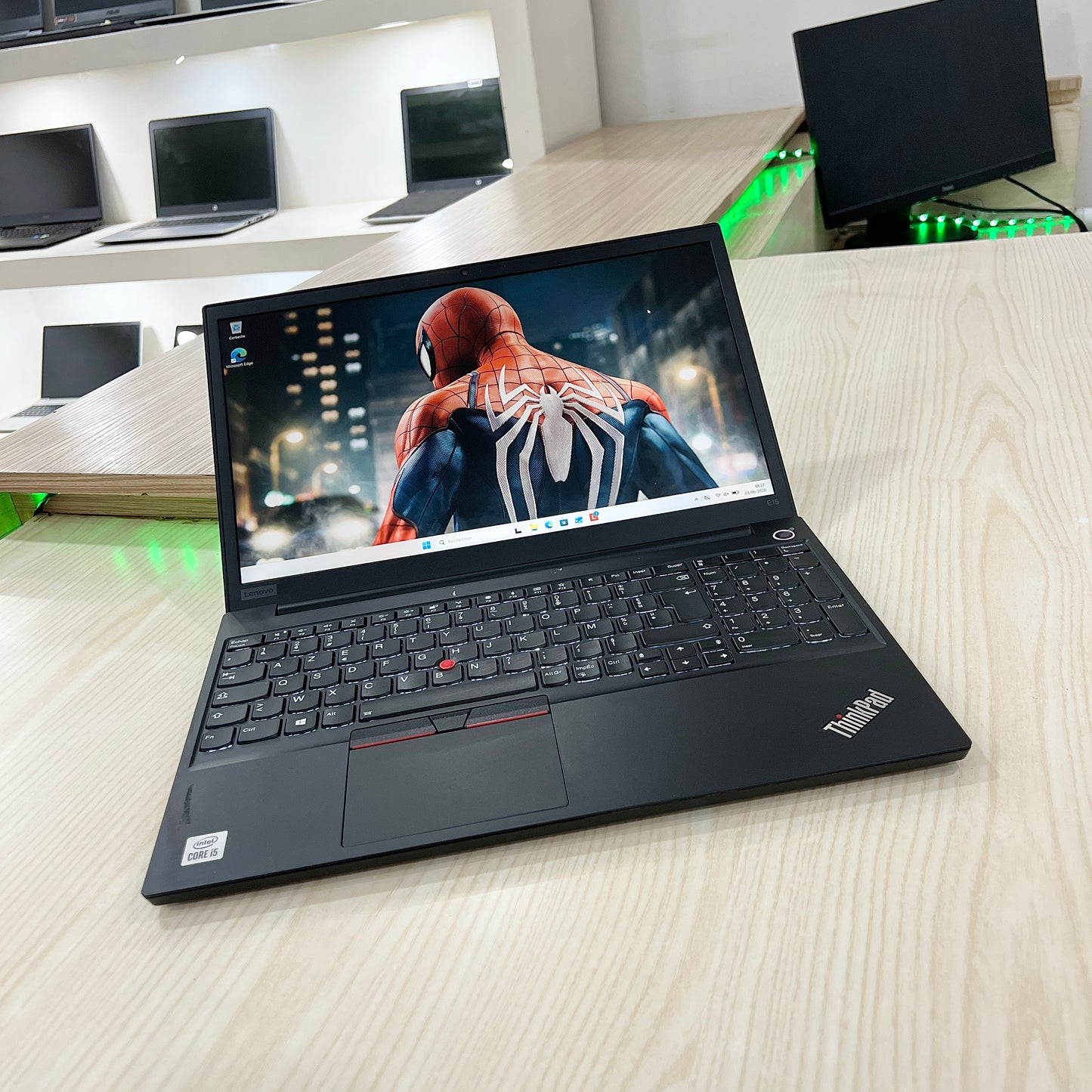 Lenovo ThinkPad E15 - Core i5-10ème génération - 256Go SSD - 08Go DDR4 - 15,6" FHD