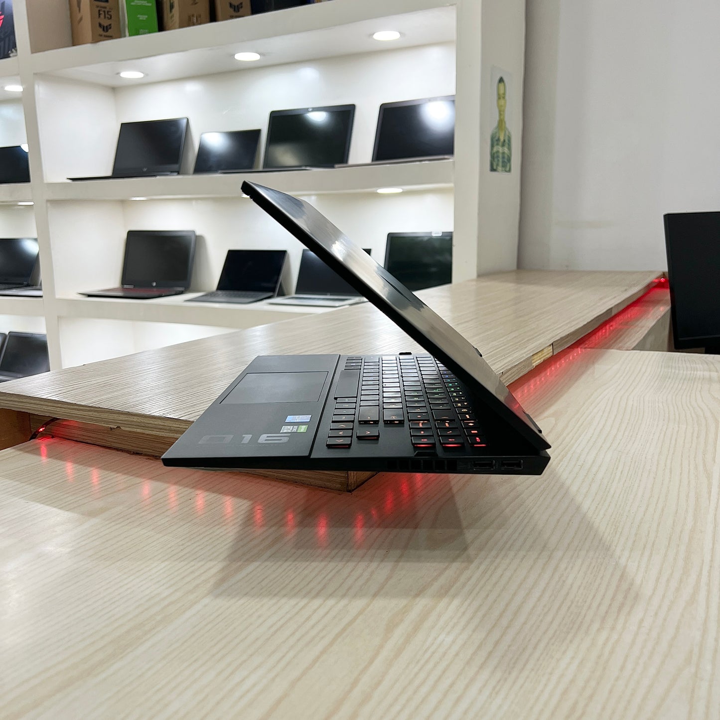 Gamer HP Omen laptop 16-b0xxx Core i7-11ème Génération - RTX 3070 8Go dédiée - 20Go DDR4 - 1 Téra SSD - 16" 144Hz