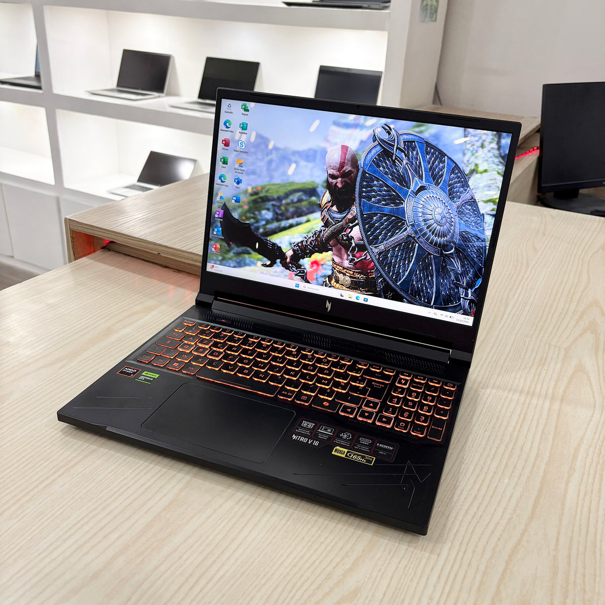Gamer Acer Nitro V 16 - Amd Ryzen 7 8845HS (Core i7-13ème génération) - NVIDIA GeForce RTX 4060 8Go dédiée - 16Go DDR5 - 1 Téra SSD - 16" FHD 165Hz
