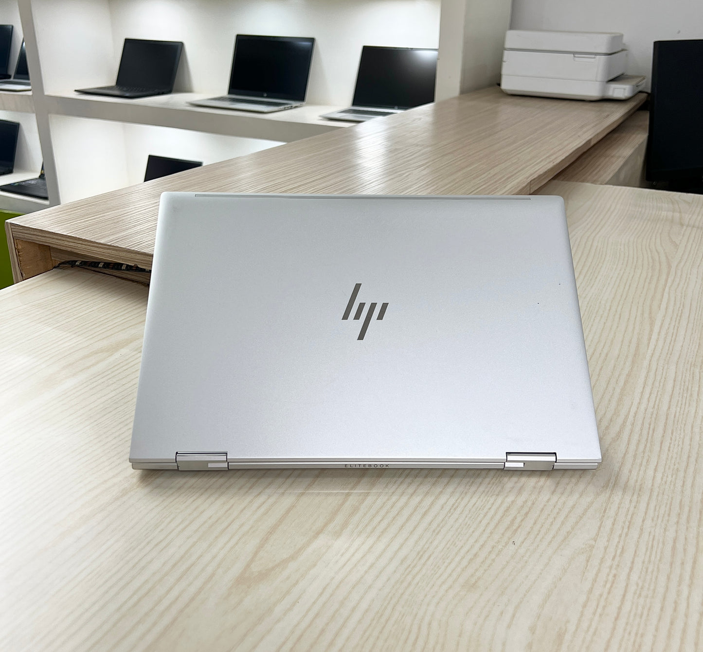 HP EliteBook x360 1040 G5 - Core i5-10ème - 16Go DDR4 - 256Go SSD - 14" FHD tactile