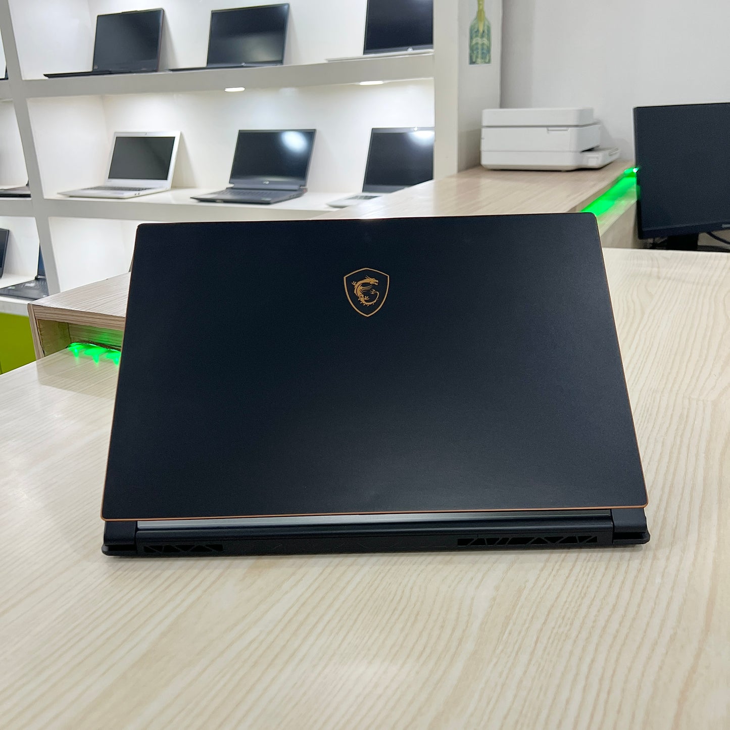 Gamer MSI GS65 stealth -  Core i7-9ème Génération - RTX 2060 6Go dédiée - 16Go DDR4 - 512Go SSD - 15,6"FHD 240Hz