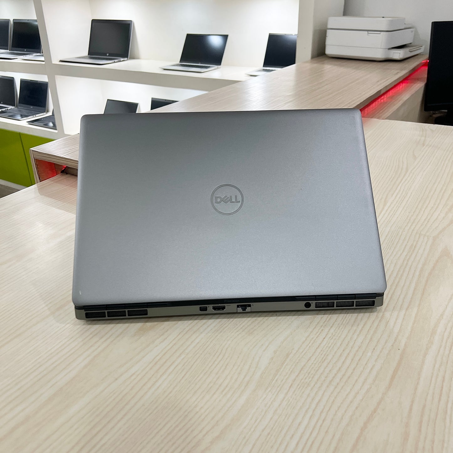 Gamer Dell Précision 7560
-  Core i7-11ème Génération - NVIDIA T1200 4Go dédiée - 32Go DDR4 - 512Go SSD - 15,6"FHD