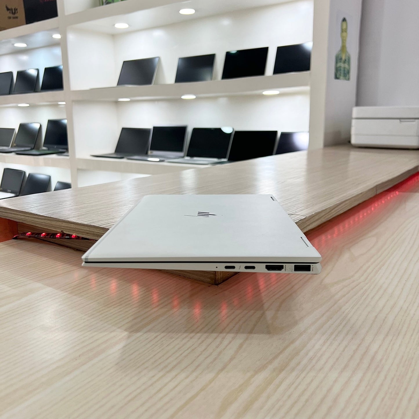 Hp Elitebook x360 1030 G7
 - Core i5-10ème - 08Go DDR4 - 512Go SSD - 13,3" FHD tactile et pliable à 360°