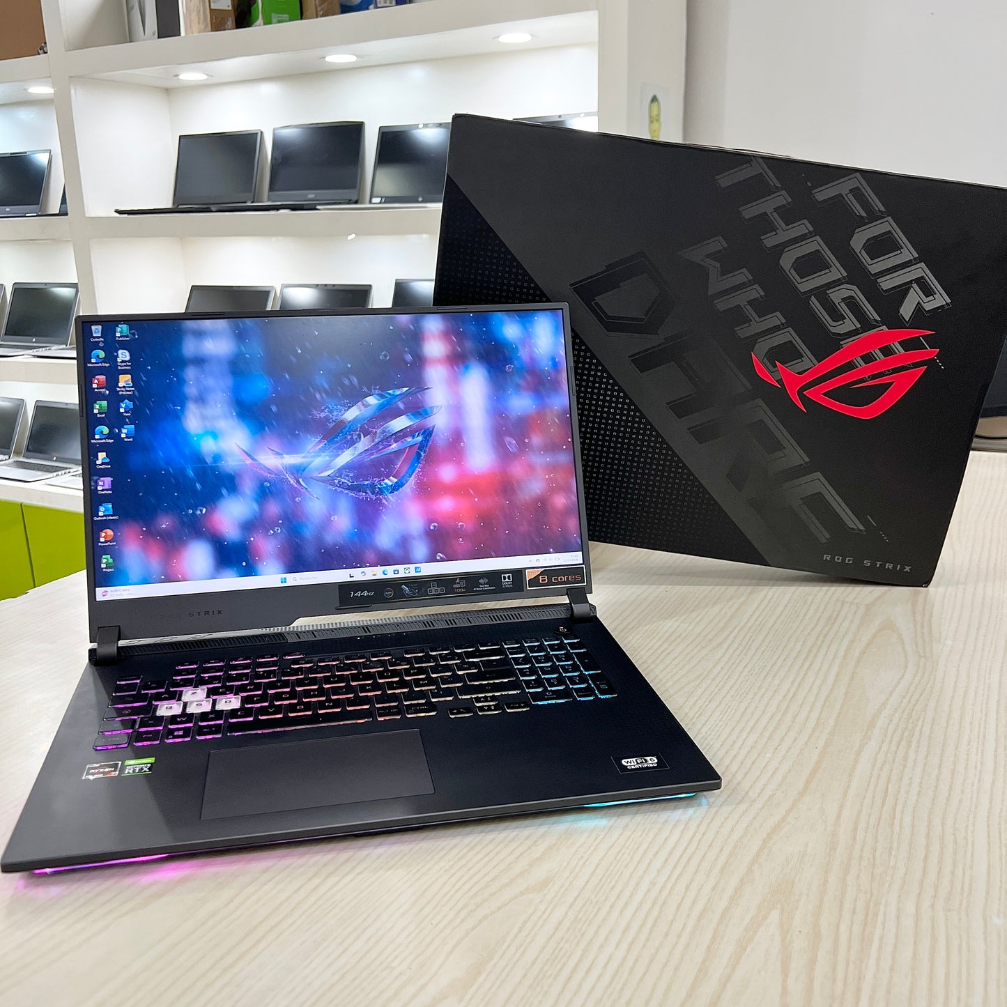 Gamer Asus Rog Strix G713IE-  Amd Ryzen 7 4800H (core i7-10ème génération) - RTX 3050 Ti 4Go dédiée - 16Go DDR4 - 512 SSD - 17,3"FHD 144Hz