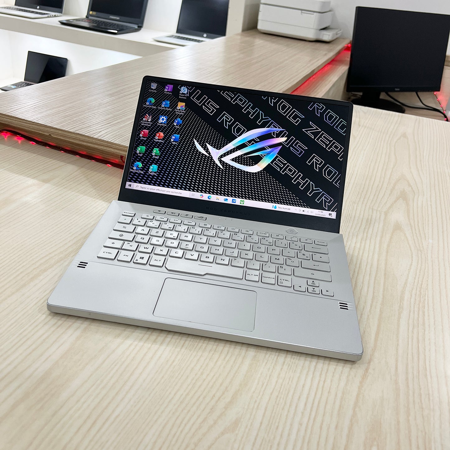 Gamer Asus Rog Zephyrus G14 GA401IU Amd Ryzen 7 4800HS (Core i7 10ème) Gén, GTX 1660 Ti 6Go dédiée, 16Go DDR4,  512Go SSD, 14" 120Hz