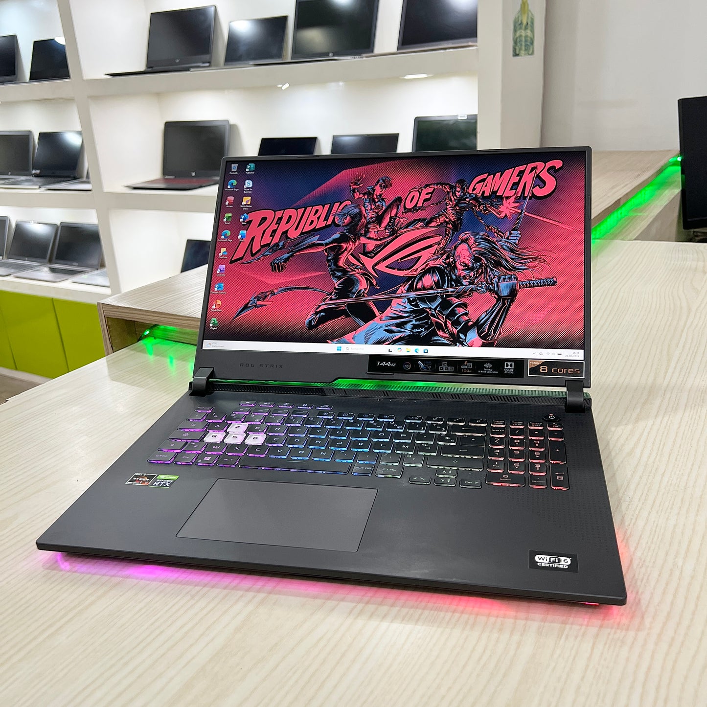 Gamer Asus Rog Strix G713IE-  Amd Ryzen 7 4800H (core i7-10ème génération) - RTX 3050 Ti 4Go dédiée - 16Go DDR4 - 512 SSD - 17,3"FHD 144Hz