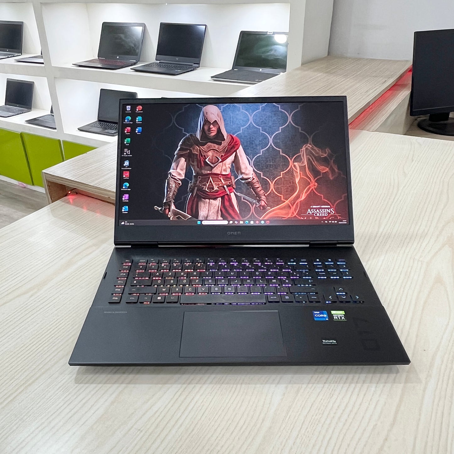 Gamer HP Omen laptop 17-cb0xxx Core i7-11ème Génération - RTX 3060 6Go dédiée - 16Go DDR4 - 1 Téra SSD - 17" 144Hz