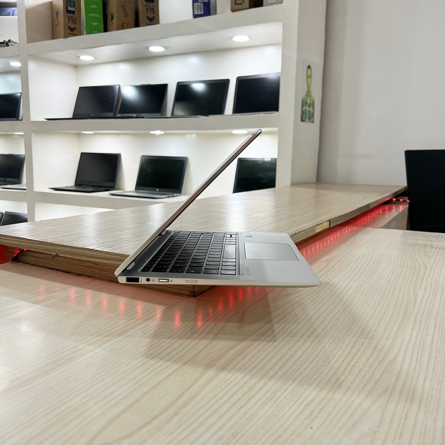 HP EliteBook x360 1030 G3 - Core i5-8ème - 08Go DDR4 - 512Go SSD - 13,3" FHD Tactile & pliable à 360°