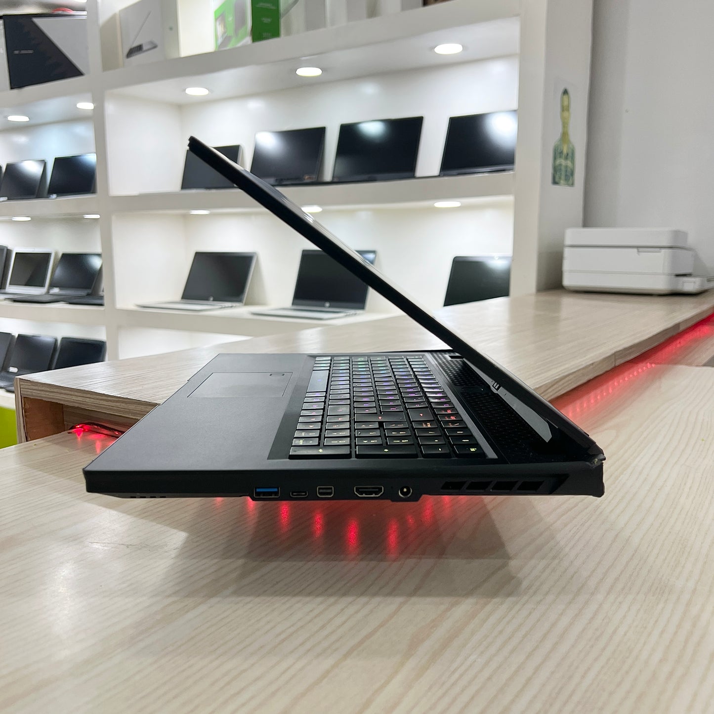 Gamer AORUS 17G XD Core i7-11ème Génération - RTX 3070 8Go dédiée - 32Go DDR4 - 512Go SSD - 17,3" 300Hz