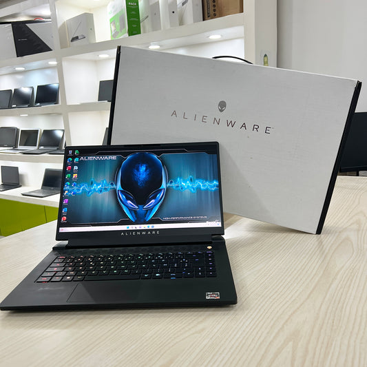 Gamer Alienware M15 R7 - Amd ryzen 7 6800H (Core i7-12ème Génération) - RTX 3060 6Go dédiée - 32Go DDR5 - 2 Téra SSD - 15,6" QHD 240Hz