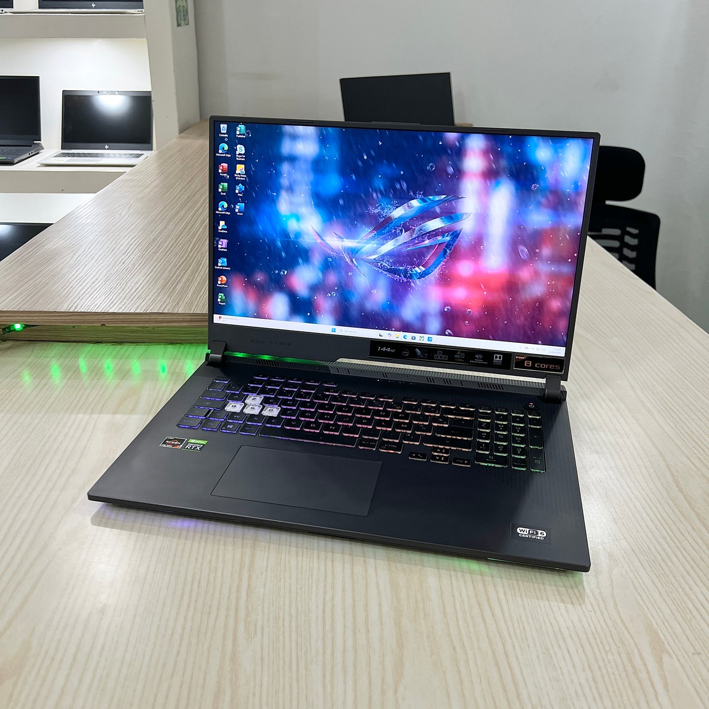 Gamer Asus Rog Strix G713IE-  Amd Ryzen 7 4800H (core i7-10ème génération) - RTX 3050 Ti 4Go dédiée - 16Go DDR4 - 512 SSD - 17,3"FHD 144Hz